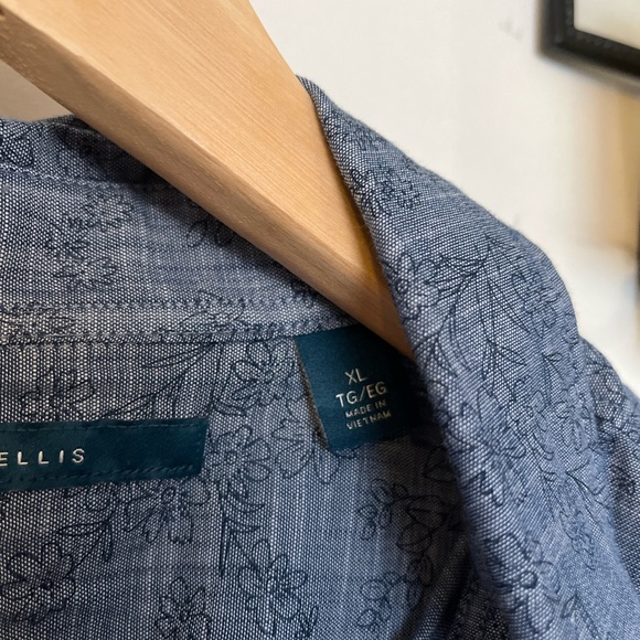 Blue button down with floral pattern - Picture 3 of 3